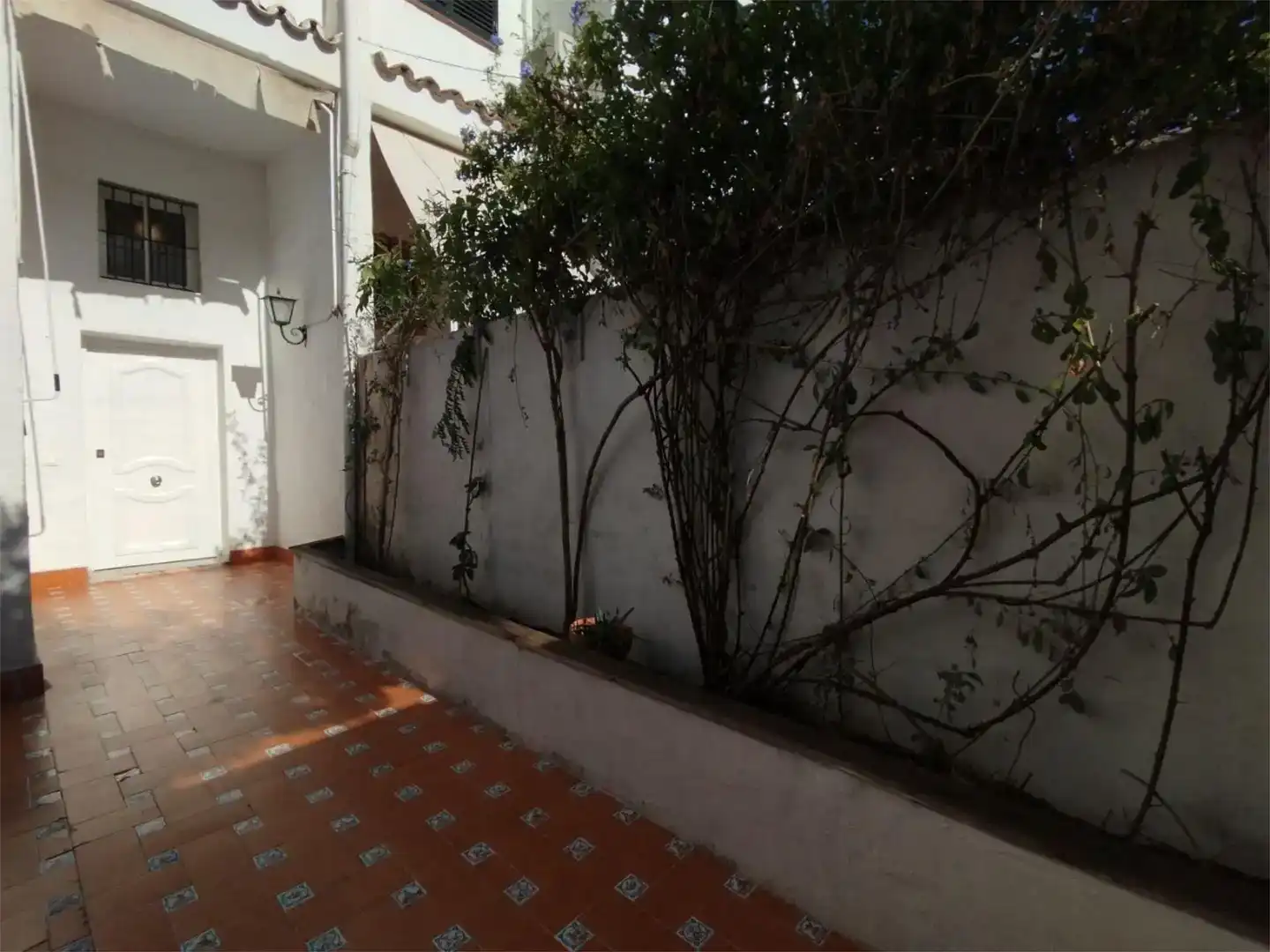 Terrassa de Casa adosada en venda en Tomares amb Aire condicionat i Piscina