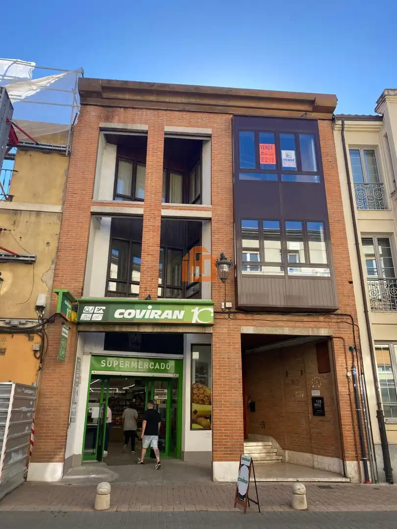 Außenansicht von Büro zum Verkauf in Alija del Infantado mit Heizung