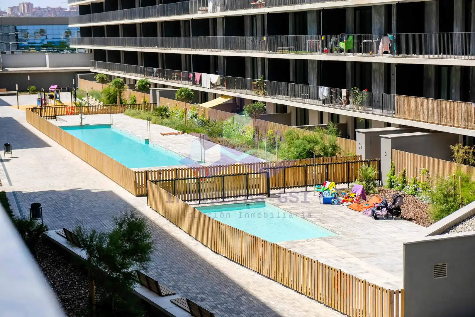 Piscina de Pis de lloguer en Badalona amb Calefacció, Jardí privat i Terrassa
