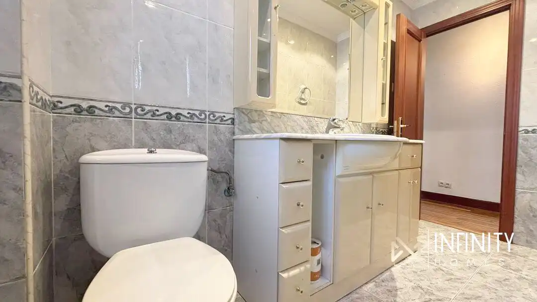 Bathroom of Flat for rent in Galdakao  with Heating, Terrace and Furnished