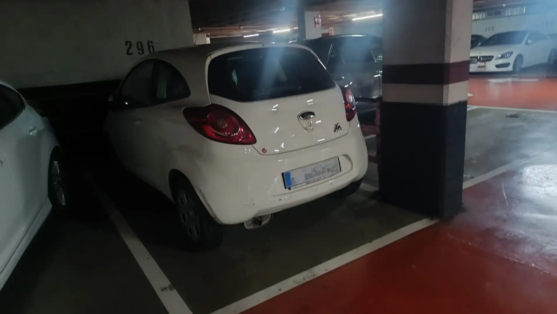 Parking de Garaje en venta en Cornellà de Llobregat con Alarma