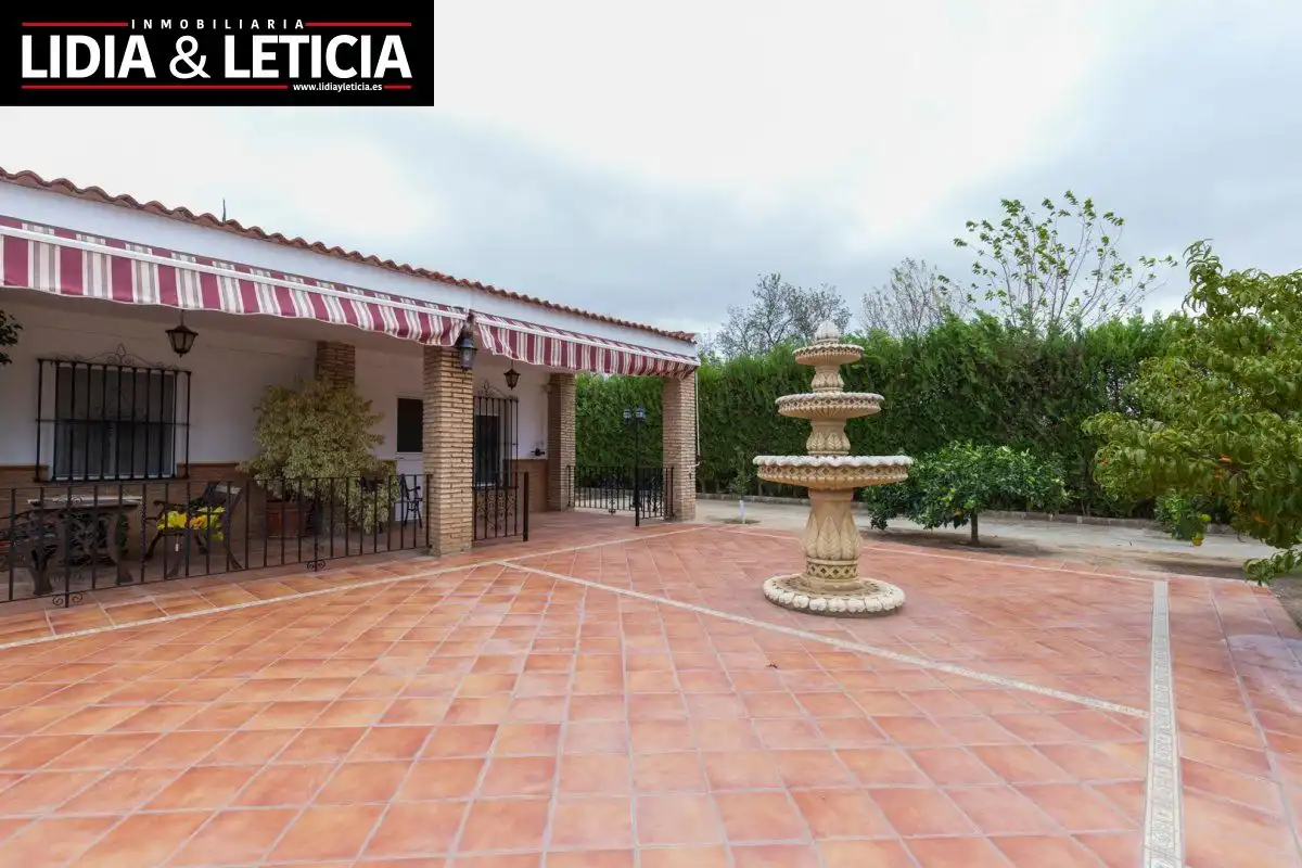 Vista exterior de Casa o chalet en venta en Alcalá de Guadaira con Aire acondicionado, Calefacción y Jardín privado