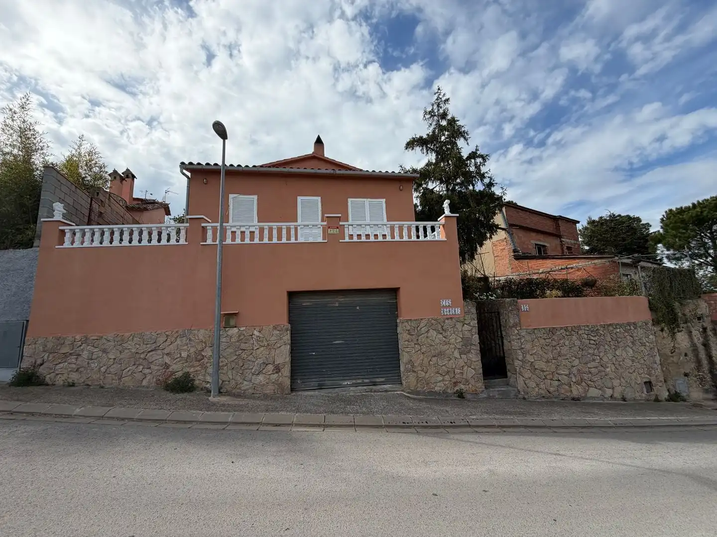 Vista exterior de Casa o xalet en venda en Llagostera amb Jardí privat, Terrassa i Traster