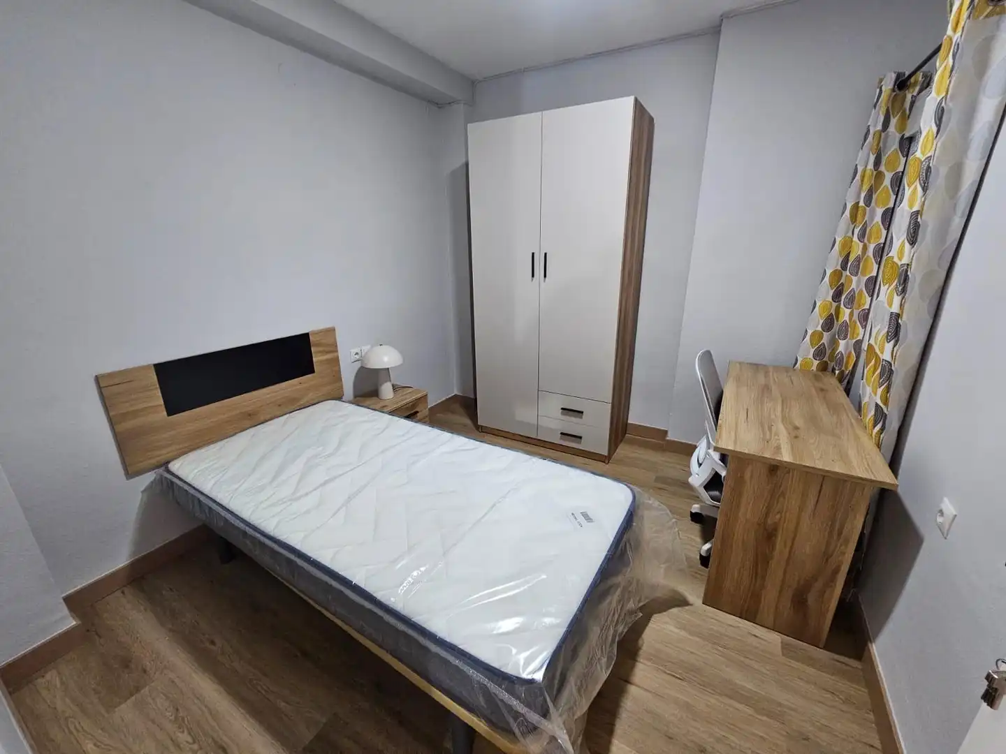 Room in Calle CANIGO, Ciudad Jardín