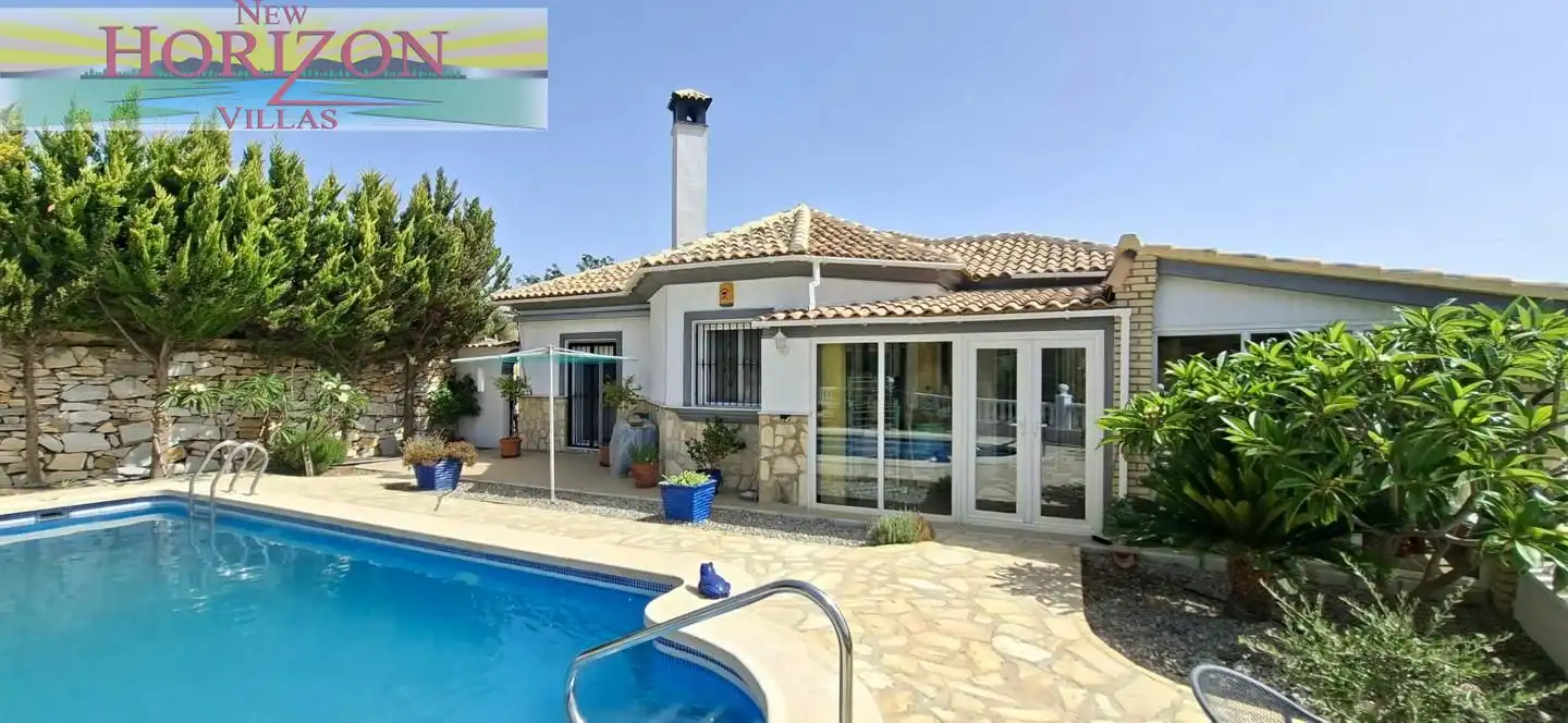 Vista exterior de Casa o xalet en venda en Arboleas amb Jardí privat, Terrassa i Piscina