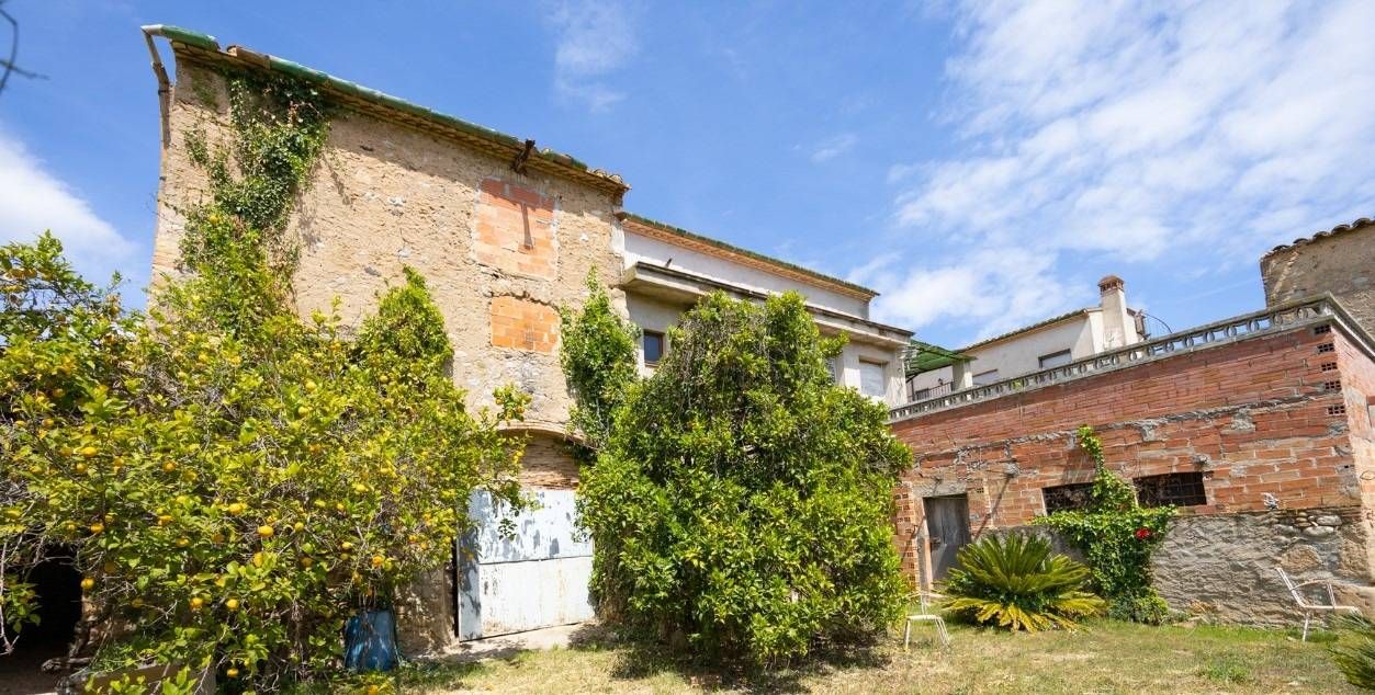 Vista exterior de Finca rústica en venta en Garrigàs con Calefacción, Jardín privado y Terraza
