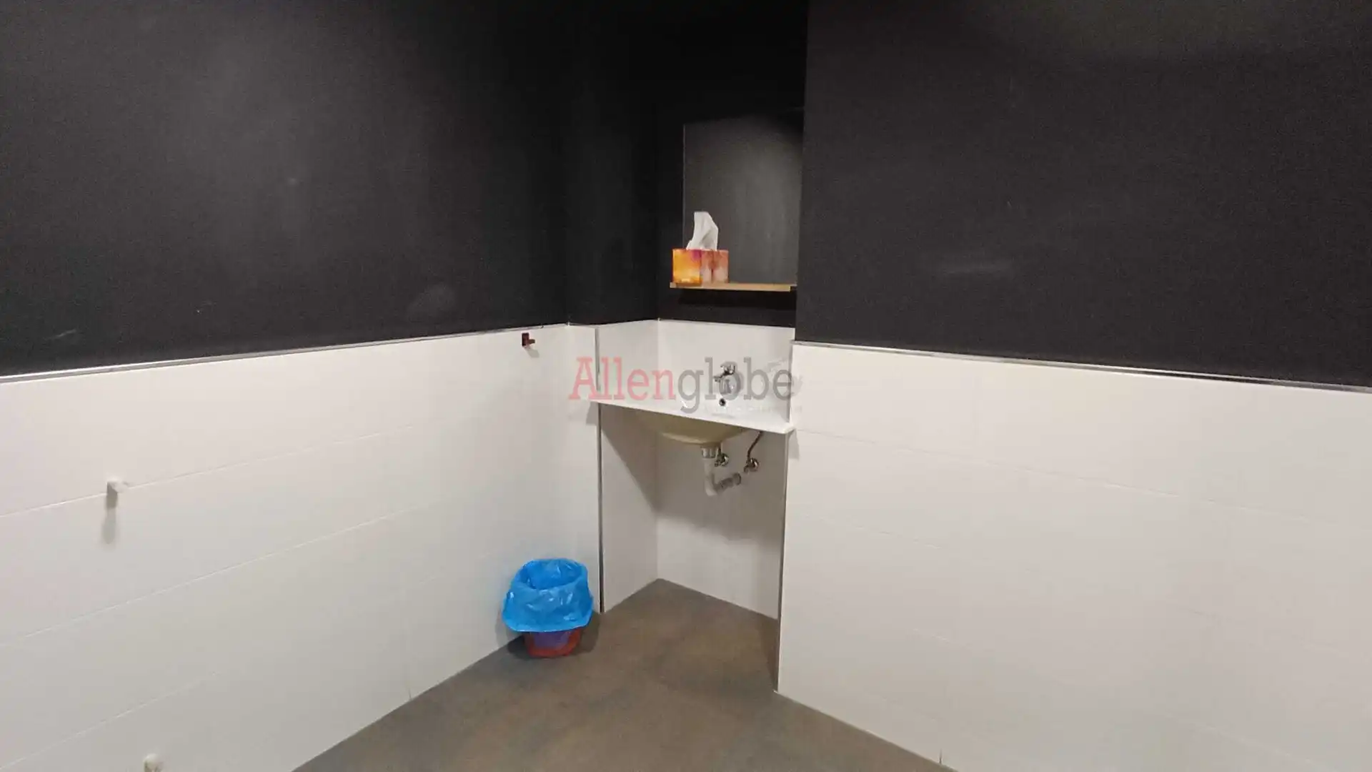 Badezimmer von Büro zur Miete in Oviedo 