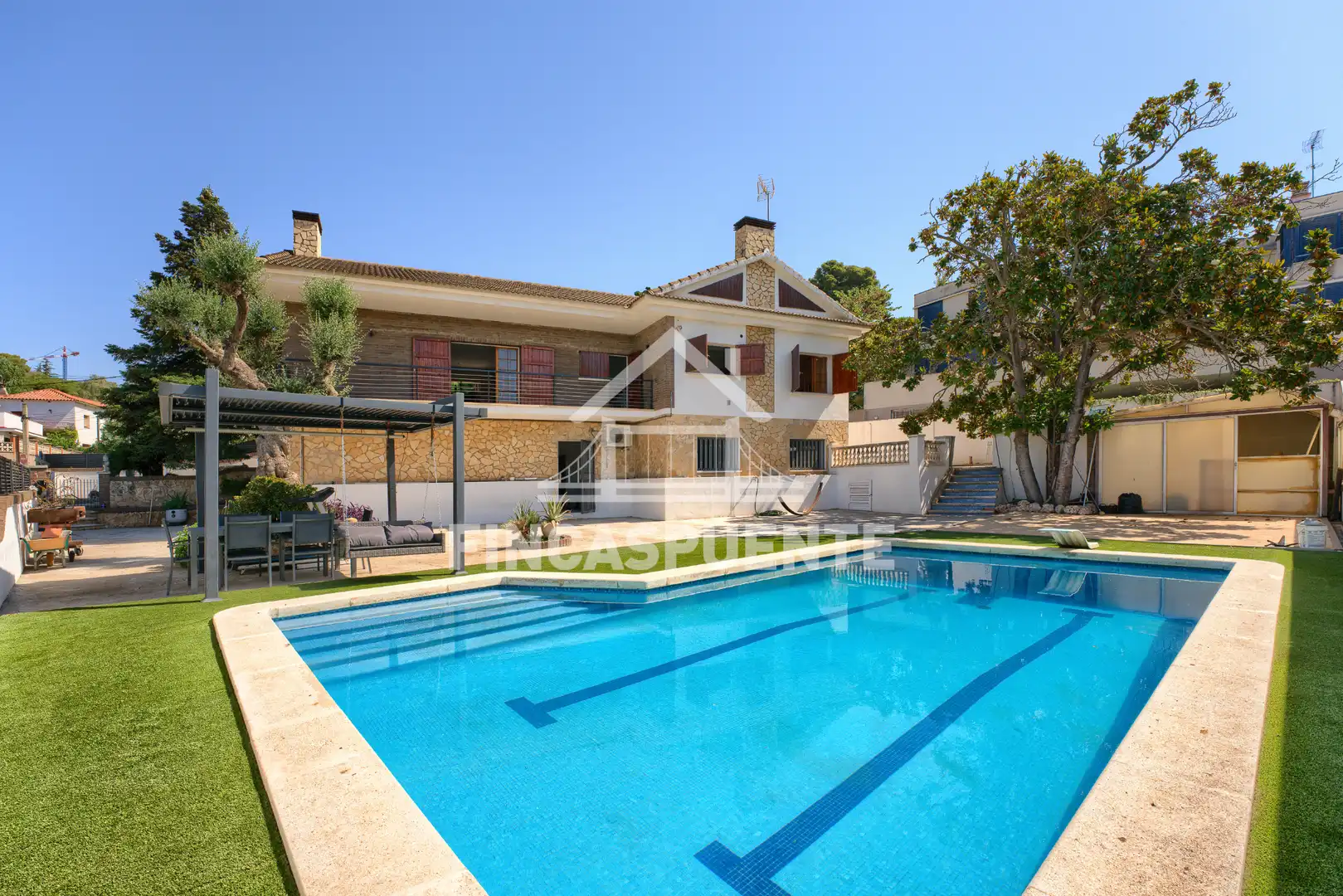 Vista exterior de Casa o chalet en venta en Tiana con Jardín privado, Terraza y Piscina