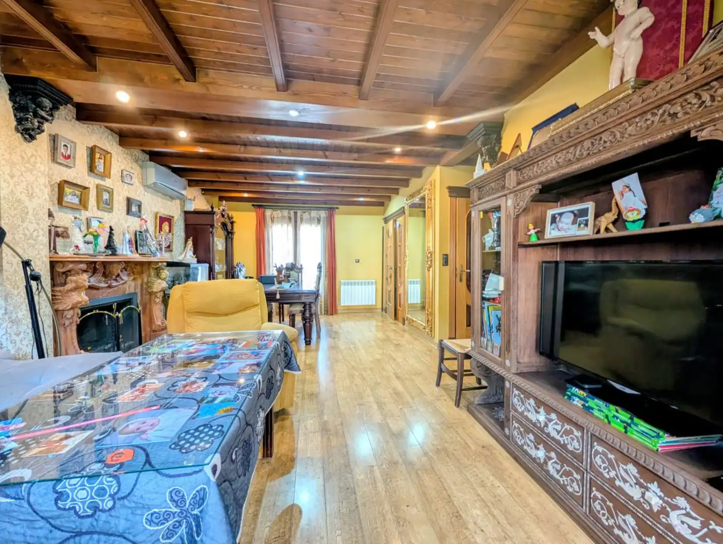 Sala d'estar de Casa o xalet en venda en Loja amb Calefacció i Jardí privat