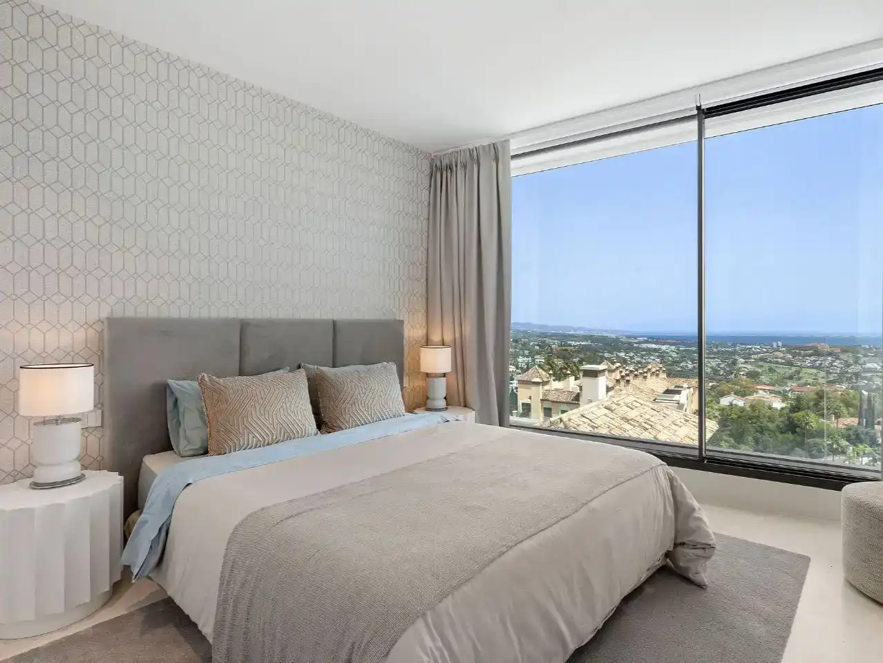 Dormitori de Apartament en venda en Benahavís amb Aire condicionat, Piscina i Balcó