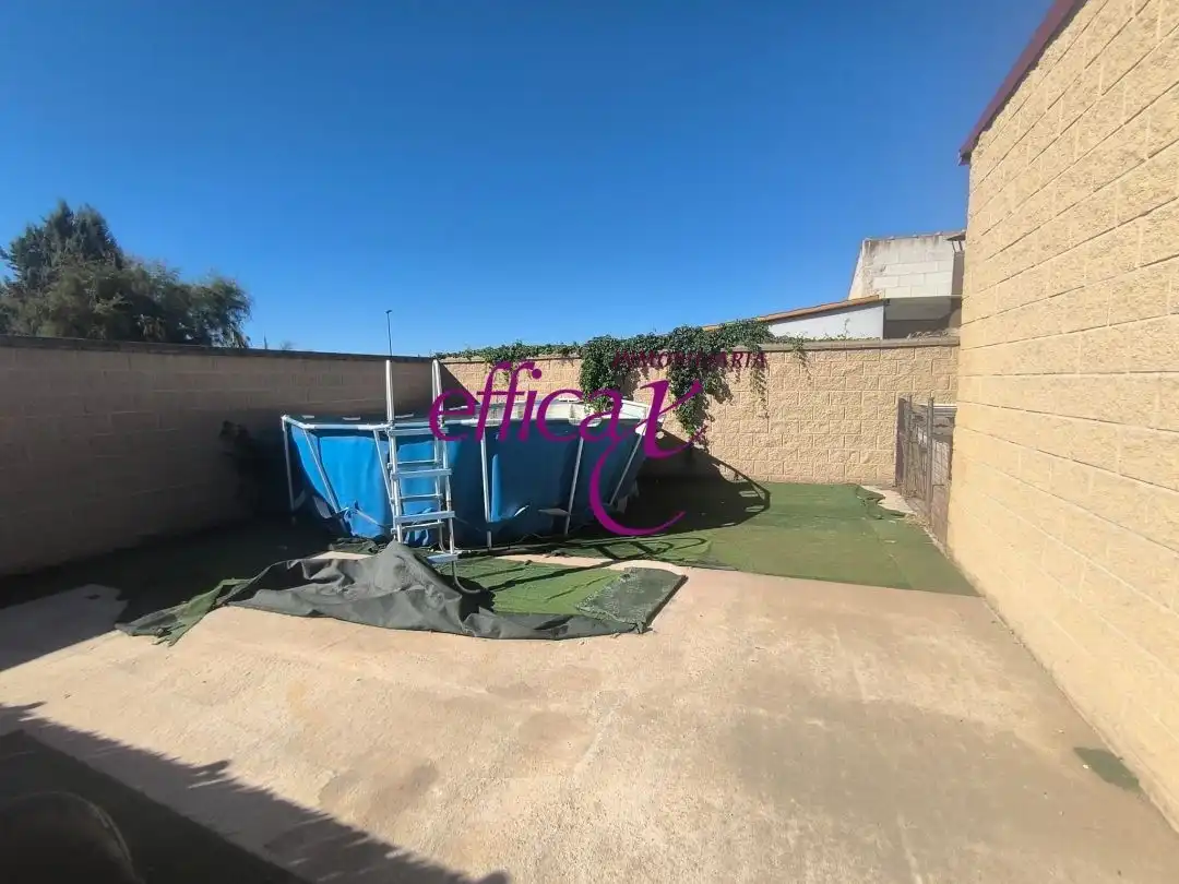Piscina de Residencial en venda en Novés