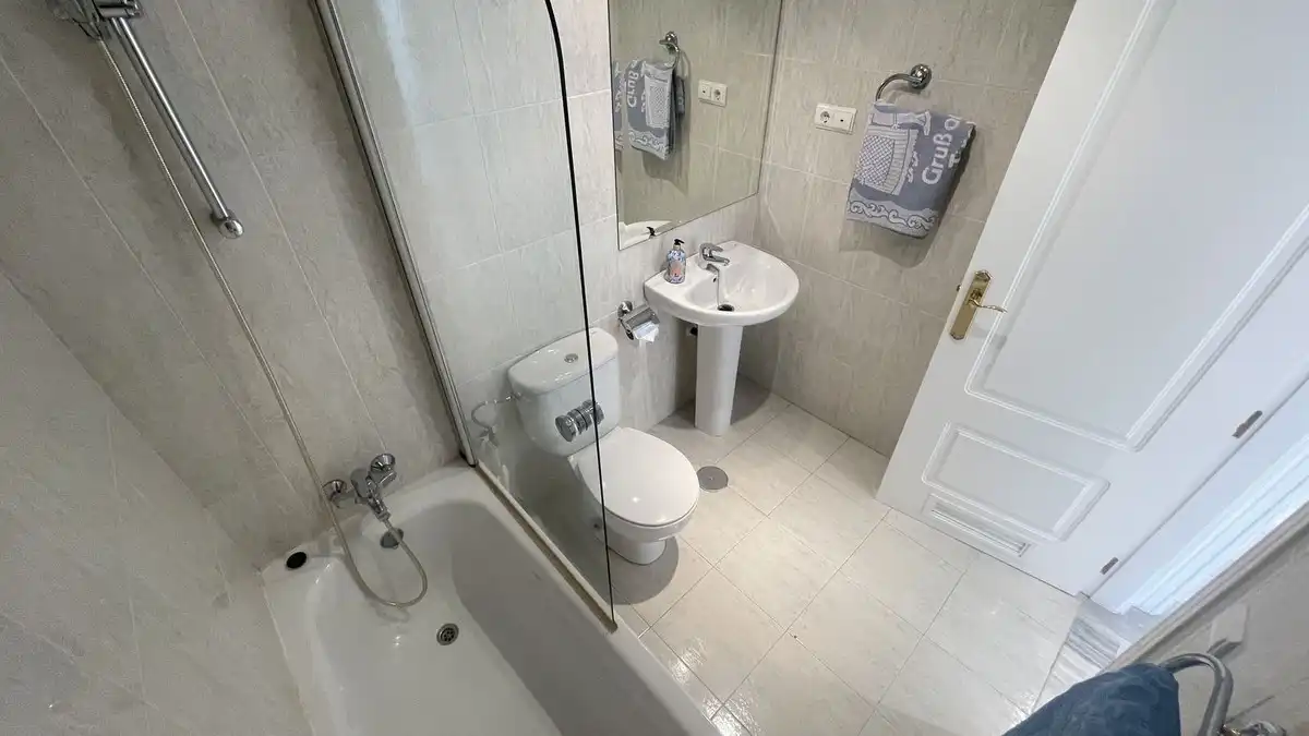 Baño de Ático en venta en Benahavís con Aire acondicionado, Terraza y Amueblado