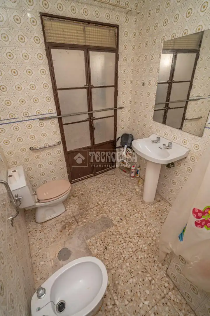 Bany de Casa adosada en venda en Linares amb Terrassa, Traster i Balcó