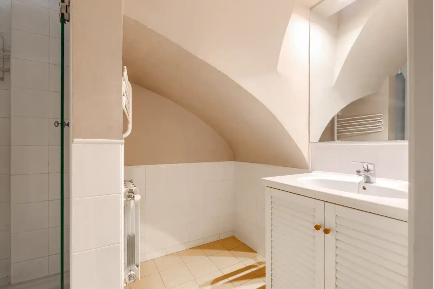 Baño de Casa adosada en venta en Ciudalcampo con Aire acondicionado, Calefacción y Jardín privado