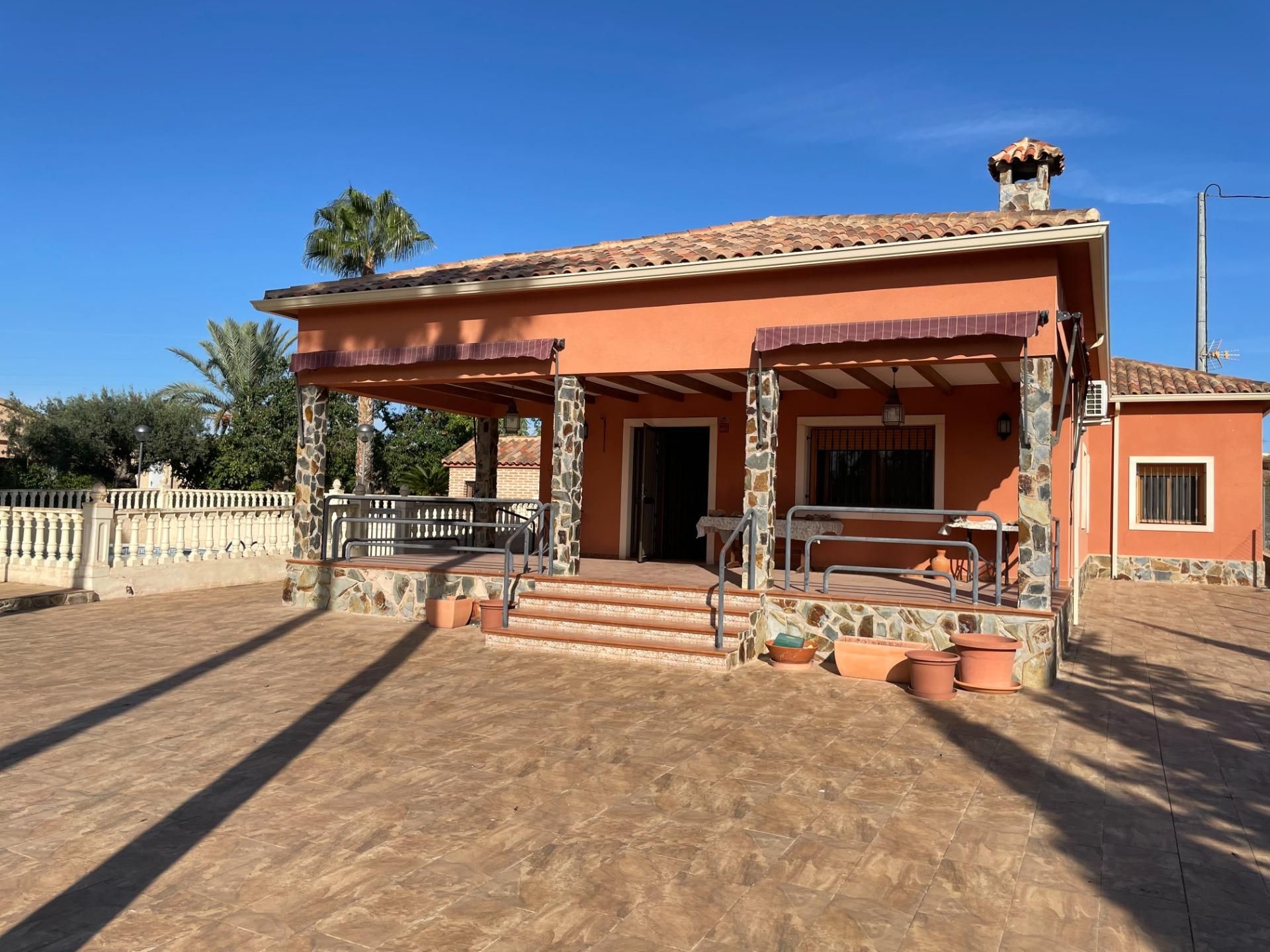 Vista exterior de Casa o chalet de alquiler en Elche / Elx