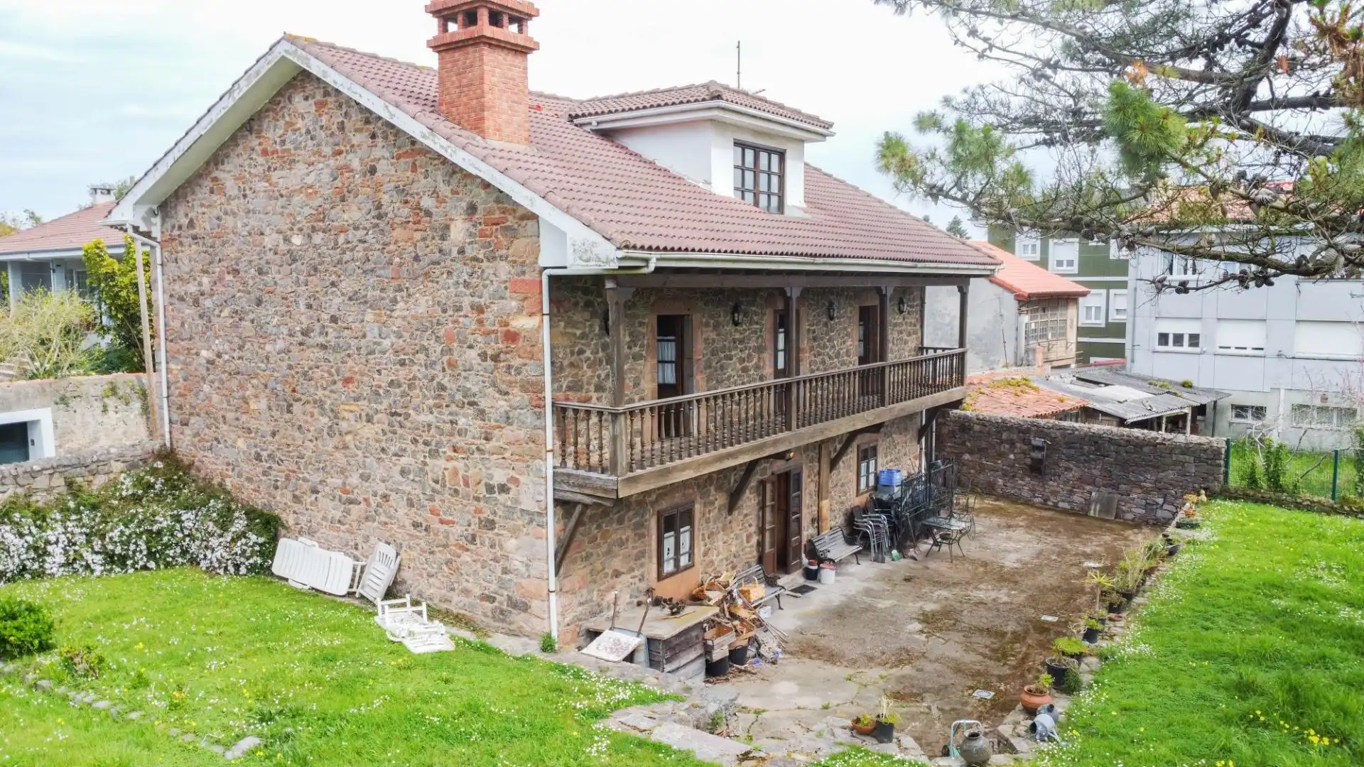 Vista exterior de Casa o chalet en venta en Avilés con Calefacción, Jardín privado y Terraza