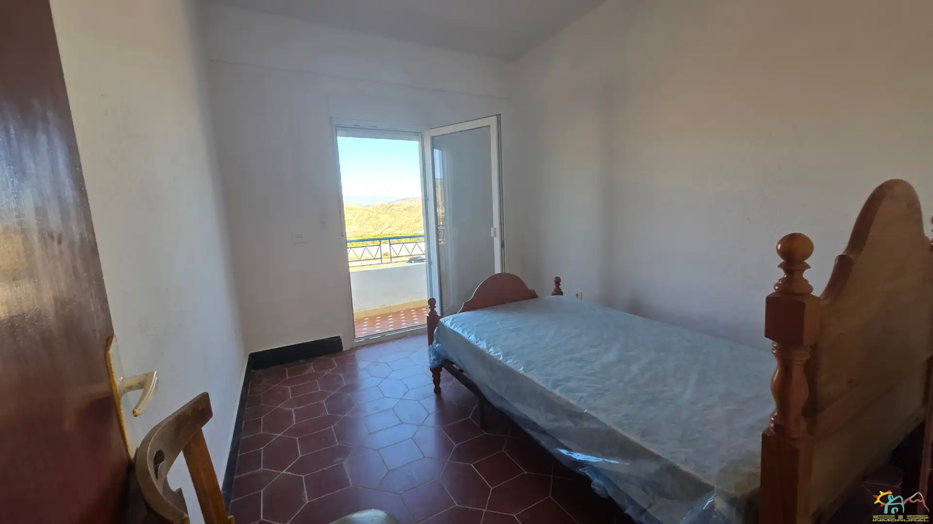 Dormitori de Finca rústica en venda en Íllar amb Jardí privat, Terrassa i Moblat