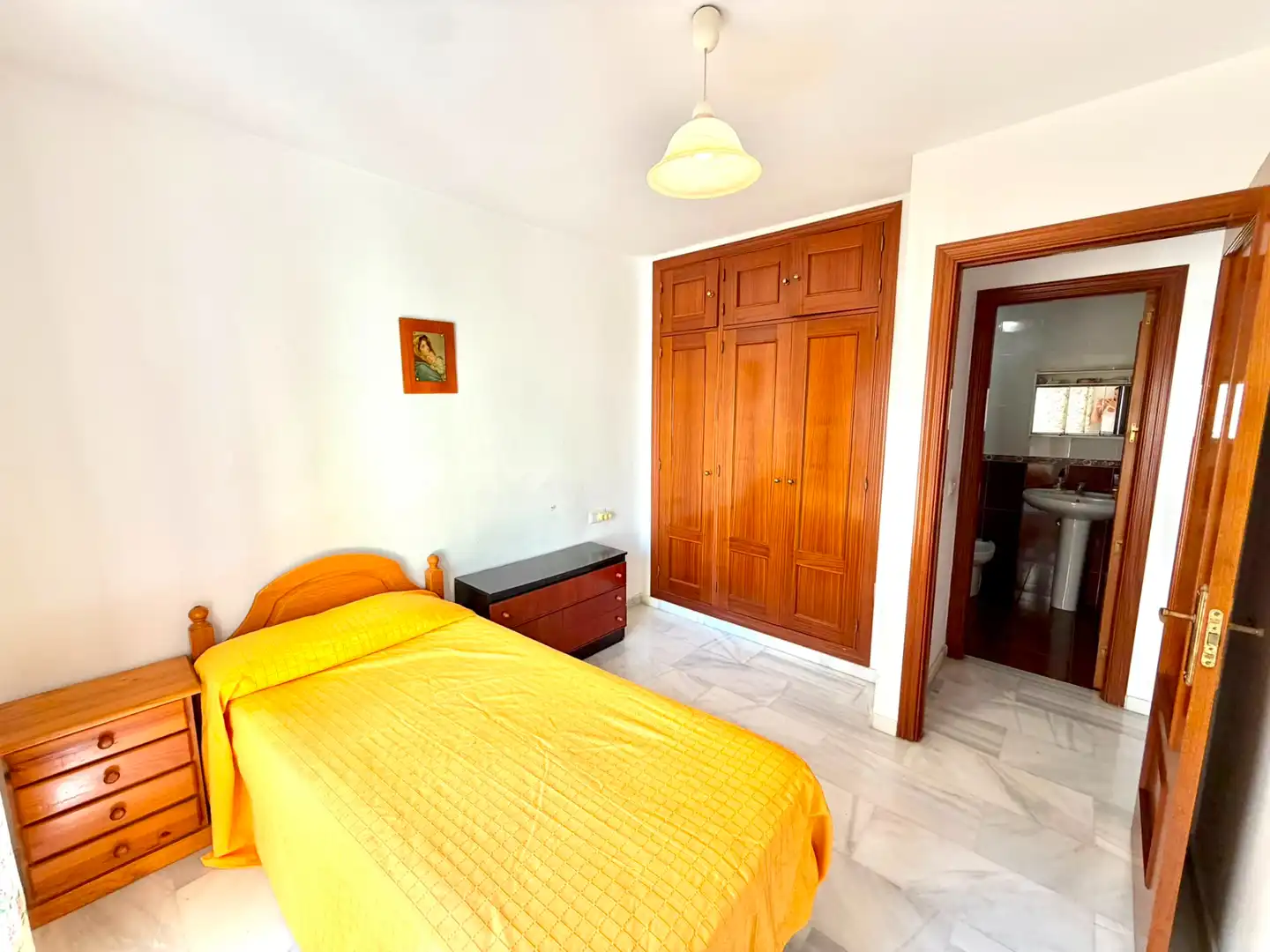 Habitación de Piso de alquiler en Benalmádena con Terraza y Amueblado