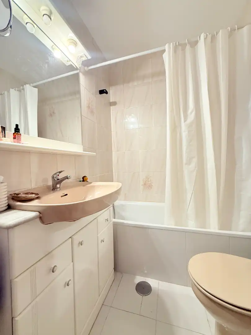 Baño de Casa adosada en venta en San Sebastián de los Reyes con Aire acondicionado, Calefacción y Jardín privado