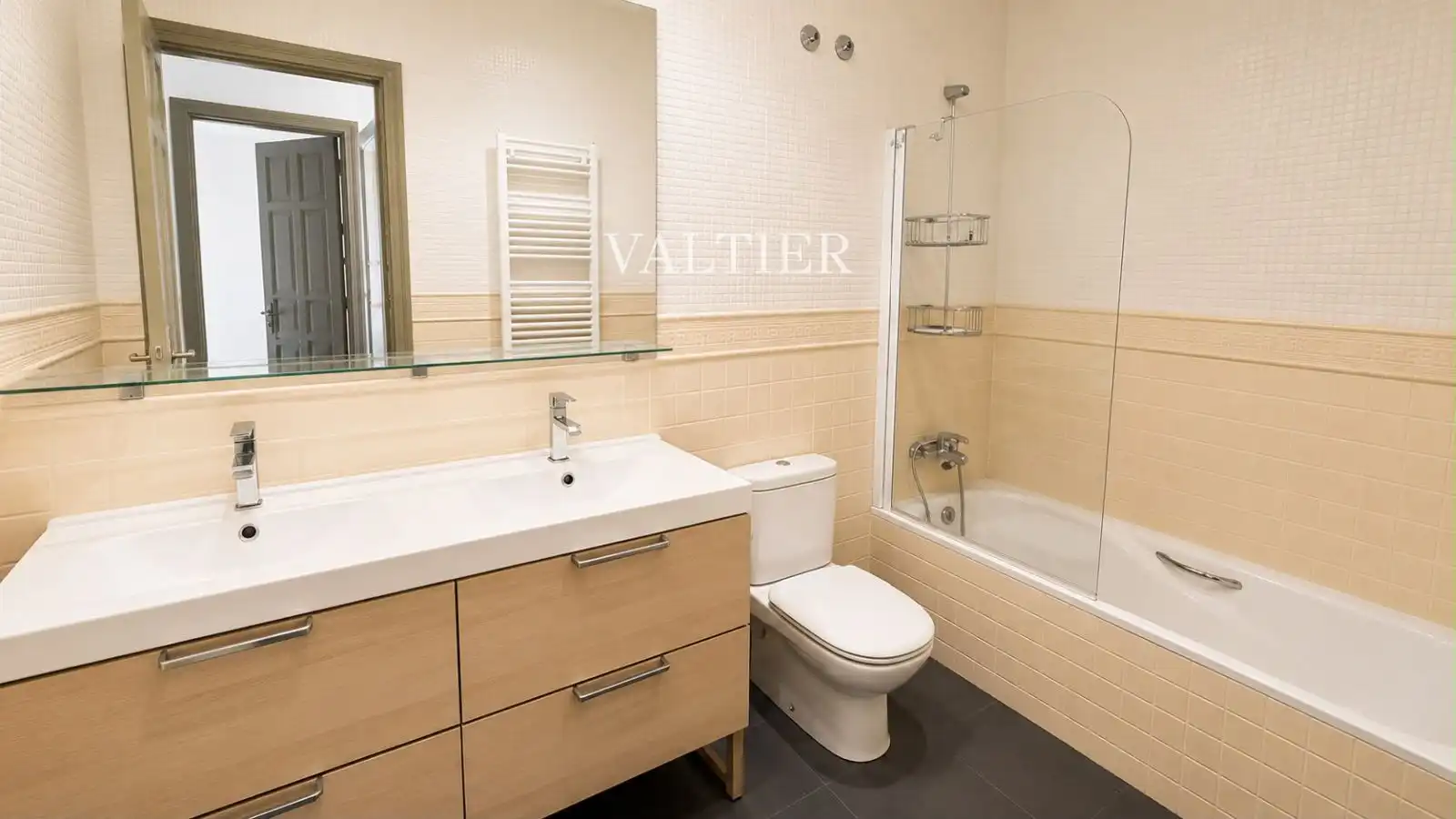 Badezimmer von Wohnung zur Miete in Madrid mit Klimaanlage, Heizung und Terrasse