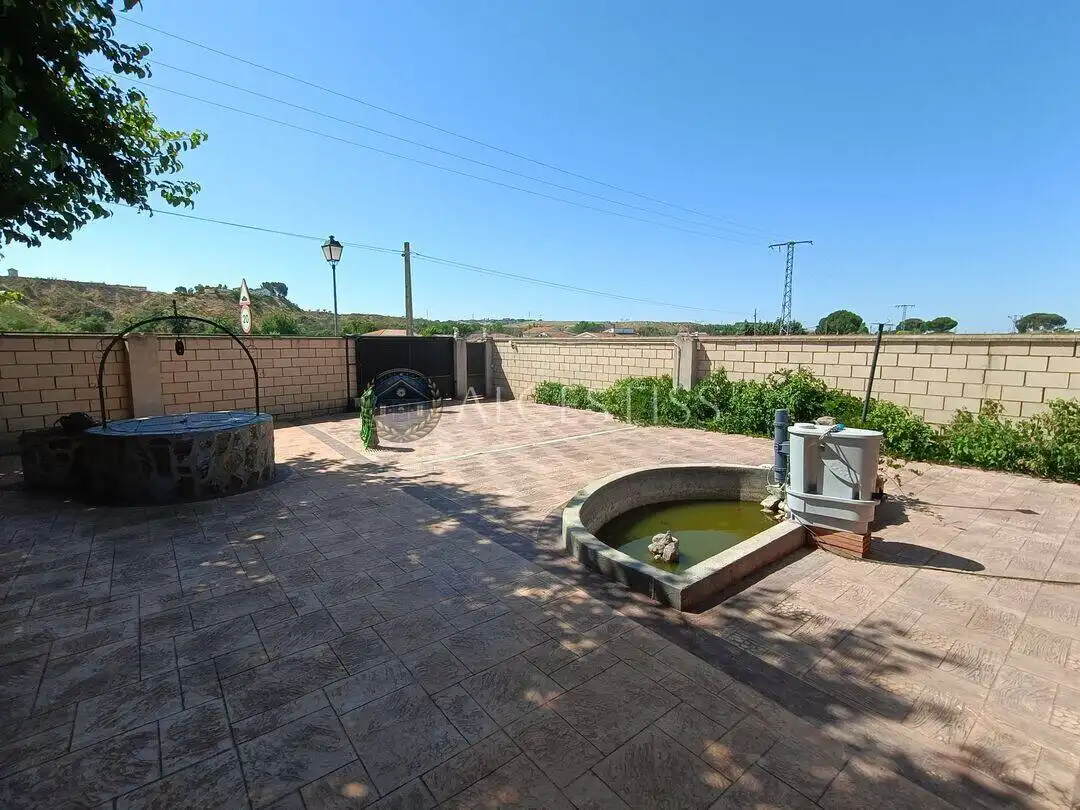 Terrassa de Casa o xalet en venda en El Viso de San Juan amb Aire condicionat, Calefacció i Jardí privat