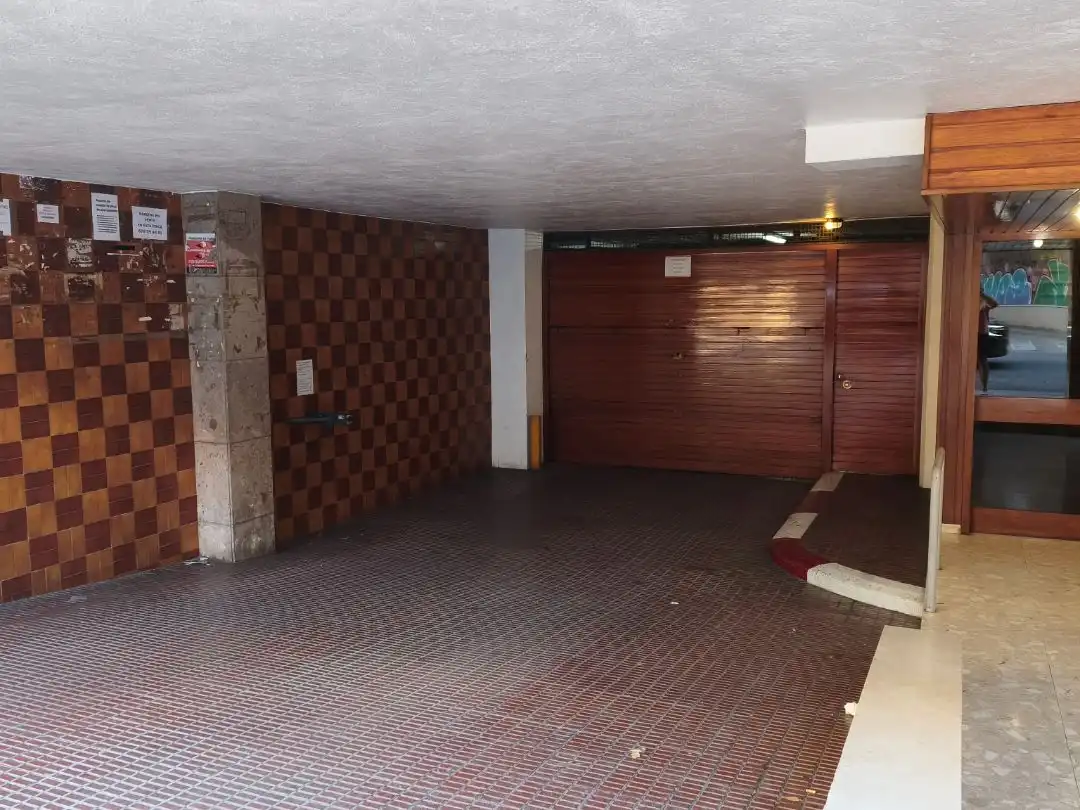 Individuel à vendre à Av garraf 54