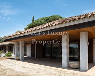 Vista exterior de Casa o xalet en venda en Sant Andreu de Llavaneres amb Terrassa, Piscina i Balcó