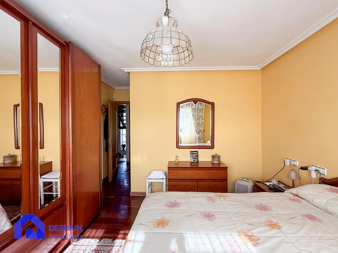 Dormitori de Casa o xalet en venda en Noreña amb Calefacció