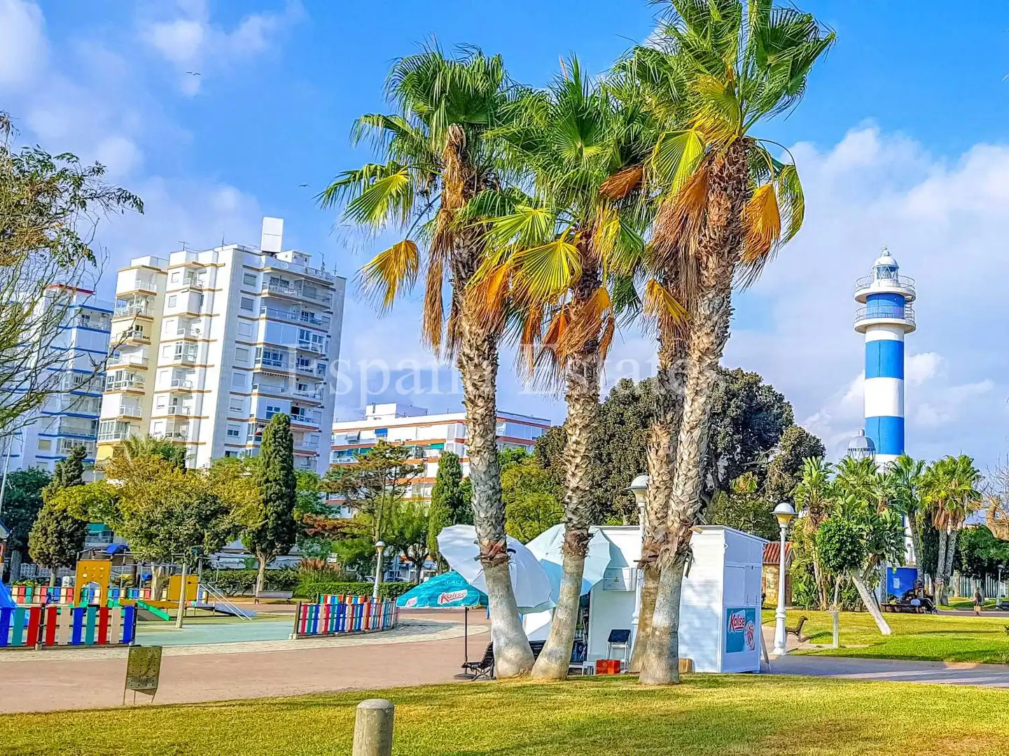 Vista exterior de Apartamento en venta en Vélez-Málaga con Piscina, Amueblado y Internet