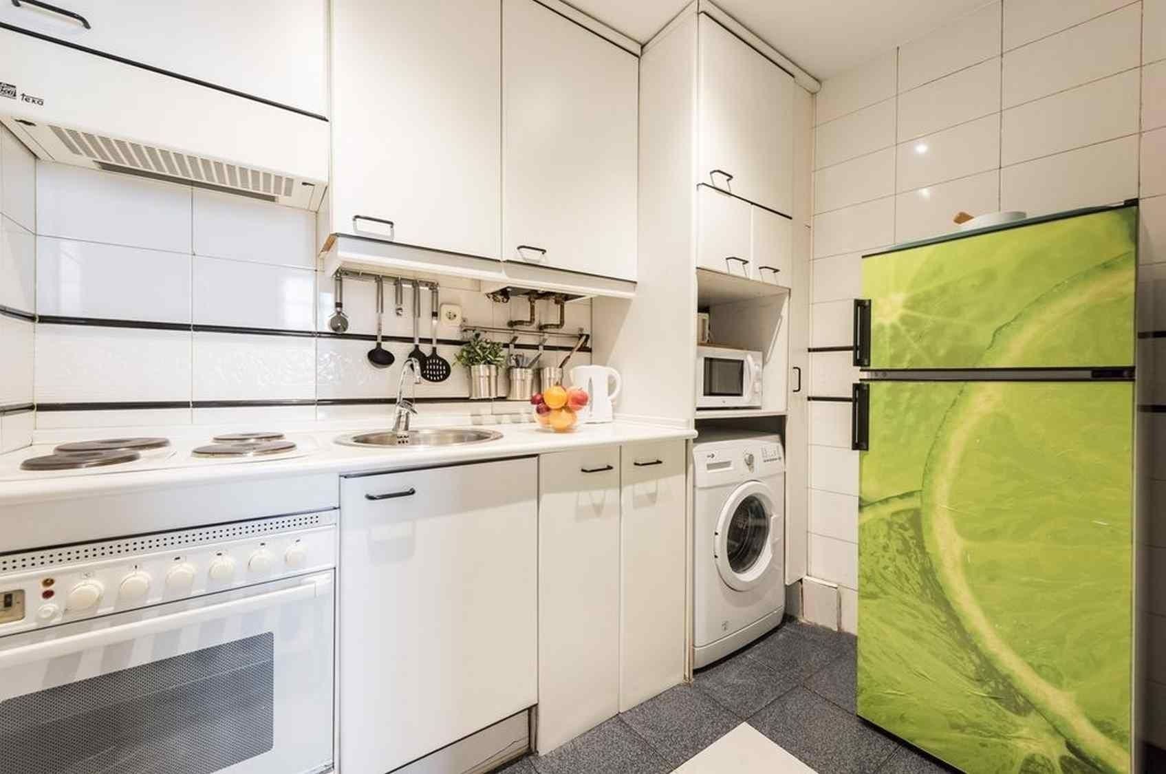 Cuina de Apartament de lloguer en A Coruña Capital  amb Aire condicionat i Balcó