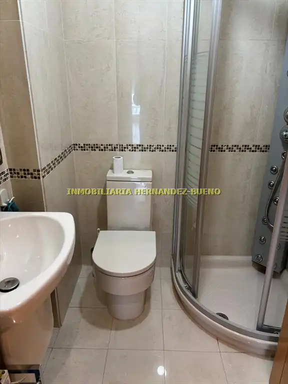 Bathroom of Flat for sale in Salamanca  with Air Conditioner and Heating
