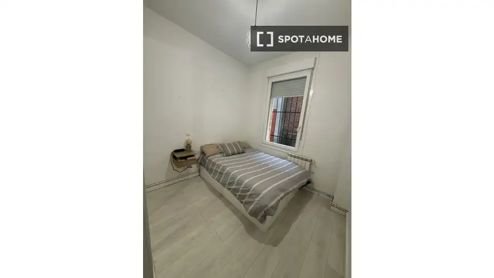 Bedroom of Flat for share in Arganzuela