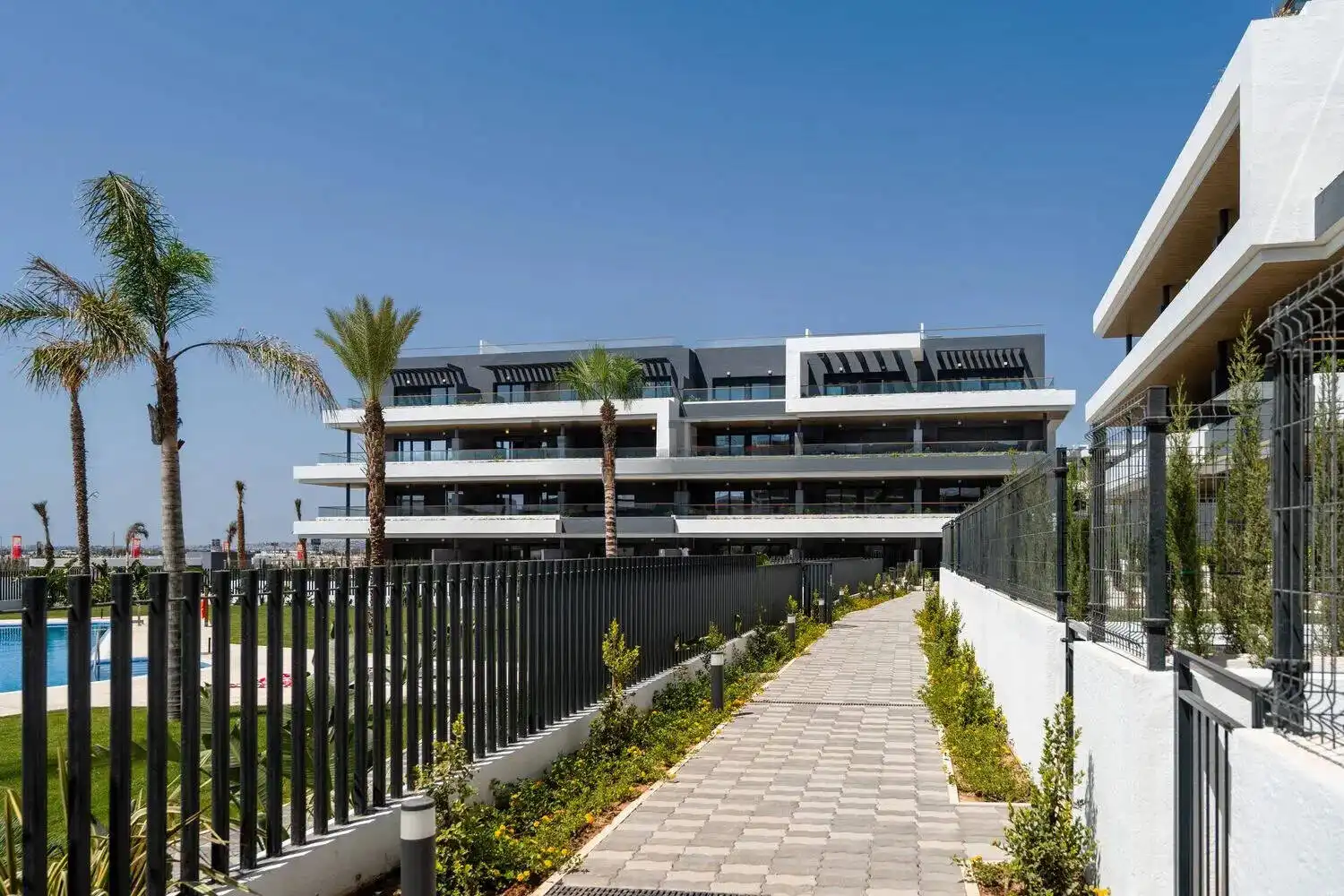 Apartamento con terraza en venta en Zona Carrefour - Urbanizaciones, imagen 4