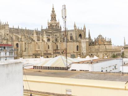 Vista exterior de Pis en venda en  Sevilla Capital amb Aire condicionat