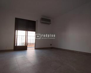 Dormitori de Apartament de lloguer en Torres de la Alameda amb Aire condicionat i Terrassa