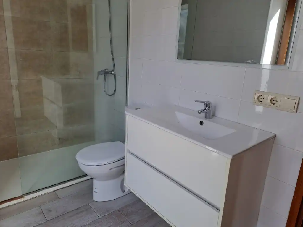 Badezimmer von Wohnungen zum Verkauf in Puigcerdà mit Heizung, Parkett und Abstellraum