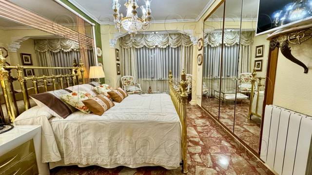 Dúplex en Venta en Carrer de Torrent, 10 bi en Vara de Quart