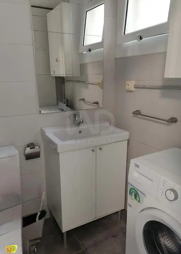 Badezimmer von Wohnung zum Verkauf in Salou mit Klimaanlage und Terrasse