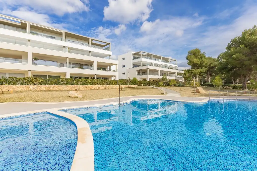Piscina de Apartament en venda en Calvià amb Aire condicionat, Calefacció i Jardí privat