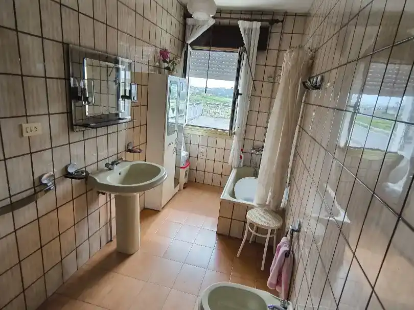Baño de Casa adosada en venta en Ribadumia con Jardín privado y Amueblado