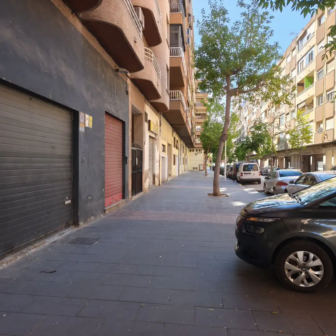 Vista exterior de Local en venda en Gandia
