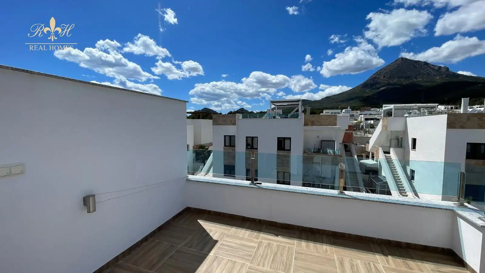 Vista exterior de Casa o xalet de lloguer en Polop amb Aire condicionat, Terrassa i Piscina