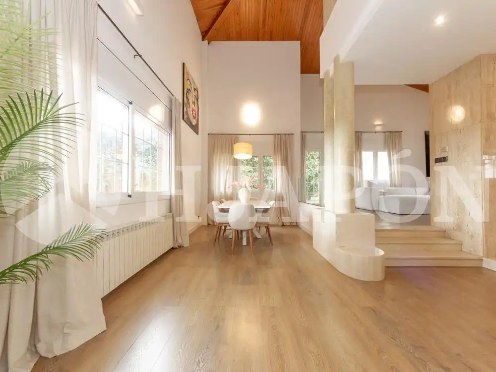 Sala de estar de Casa o chalet en venta en Argentona con Aire acondicionado, Calefacción y Jardín privado
