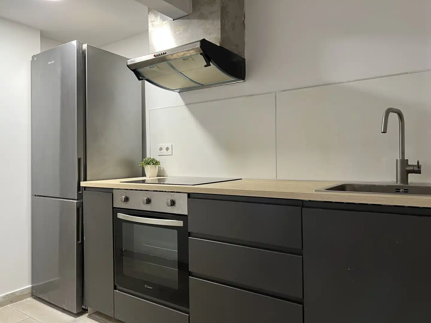 Cuina de Pis en venda en Tarragona amb Aire condicionat i Terrassa