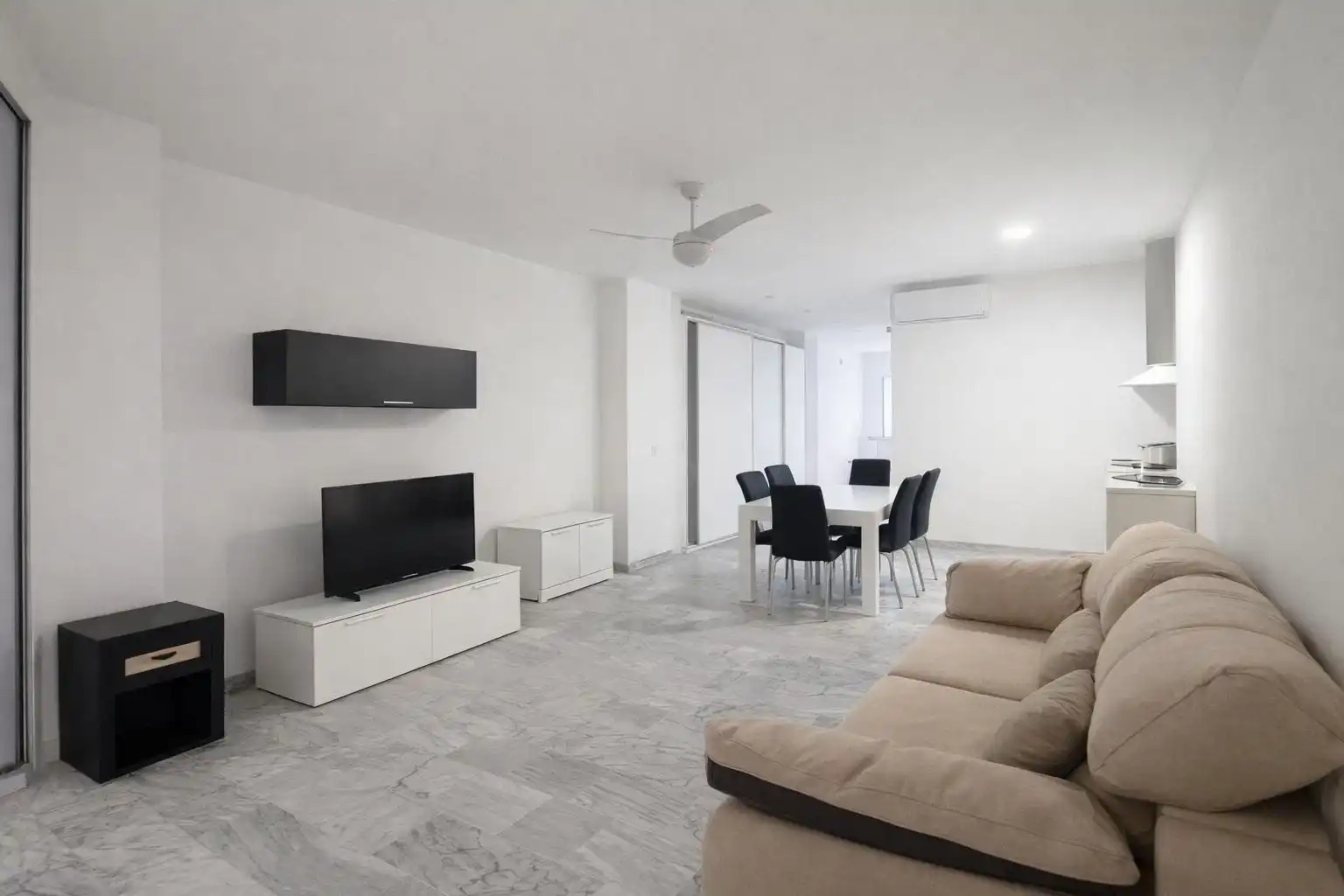 Sala d'estar de Estudi en venda en Estepona amb Aire condicionat, Calefacció i Terrassa