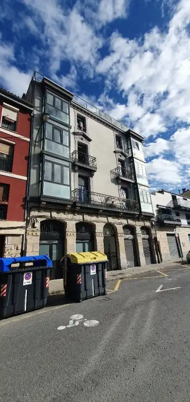 Vista exterior de Pis en venda en Bilbao  amb Calefacció, Traster i Balcó