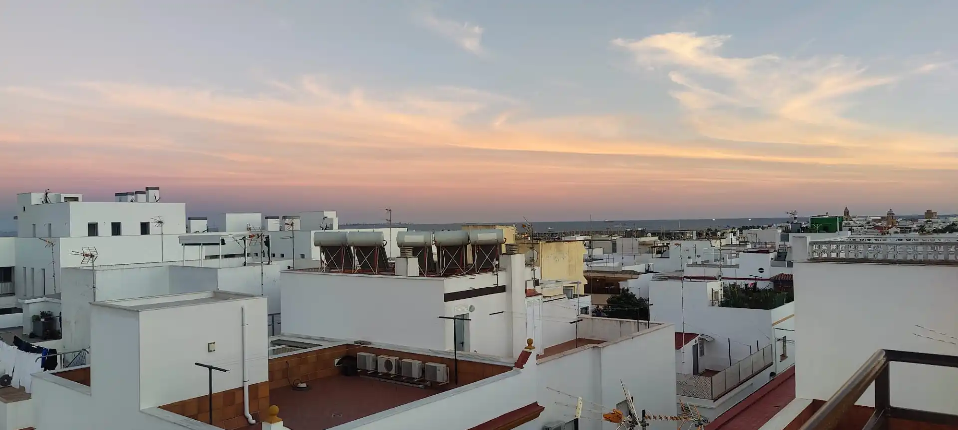 Vista exterior de Àtic en venda en Rota amb Aire condicionat, Parquet i Terrassa