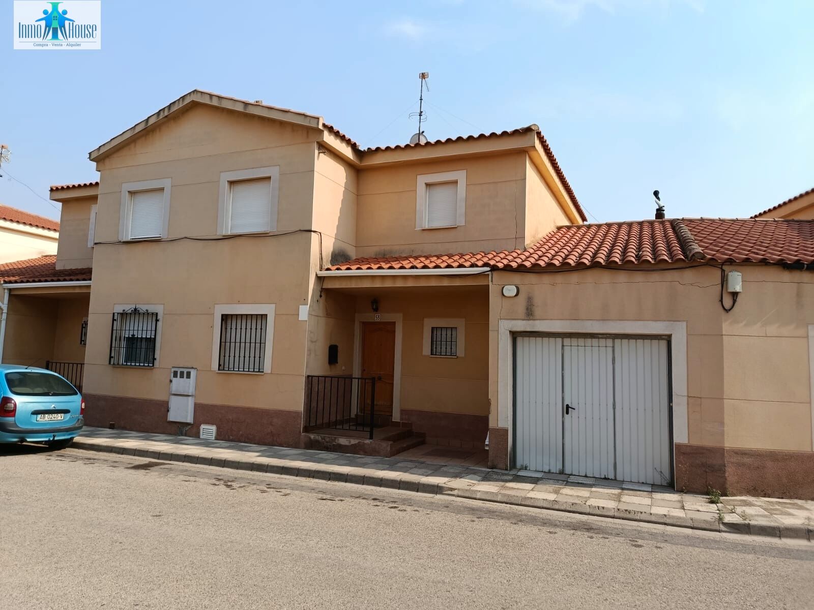 Exterior view of Single-family semi-detached for sale in Tarazona de la Mancha  with Terrace, Furnished and Balcony