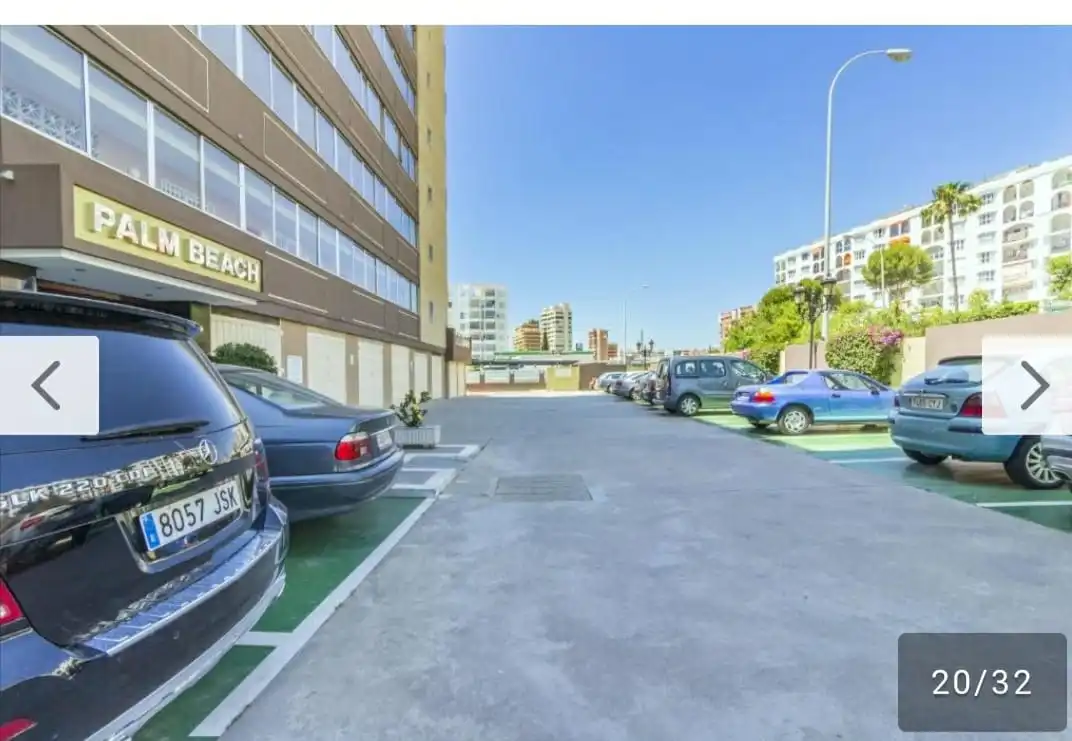 Parking de Piso de alquiler en Fuengirola con Aire acondicionado, Calefacción y Jardín privado