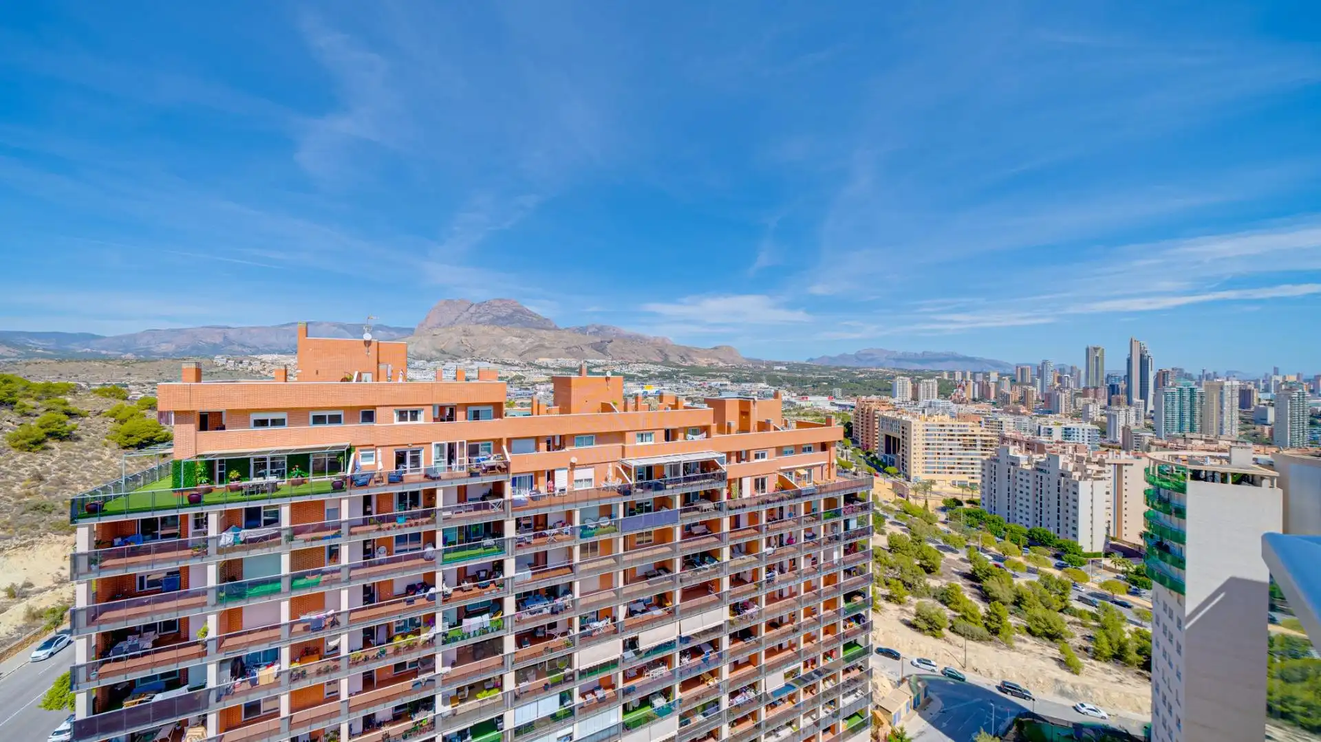 Attic for rent in Calle Ponent, Las Azaleas - Alkadir